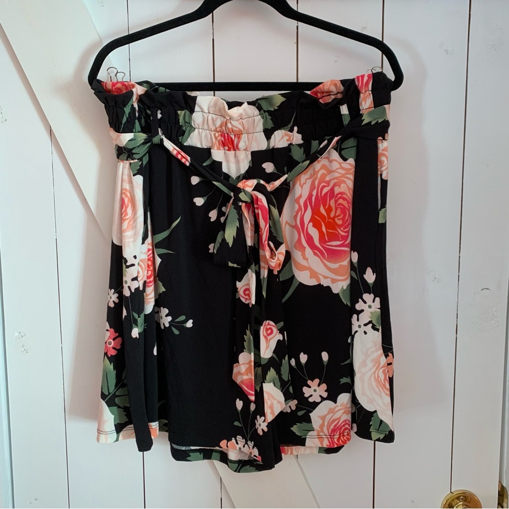 LuLaRoe Black Floral Flowy Belted Shorts 3XL LuLaRoe Ella Paperbag Shorts